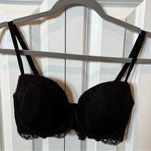 Victoria’s Secret Dream Angels Lined Demi, black lace. 32DDD